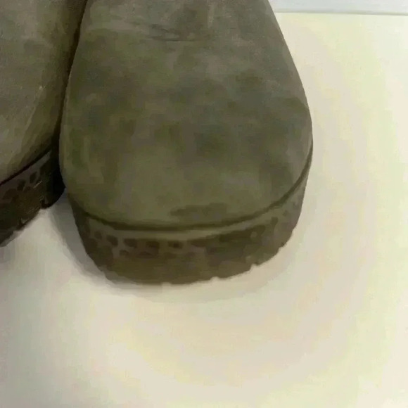 Maurice’s Smokey Grey Ankle Bootie with Zippers on the back. Women’s Size 7 1/2. - Picture 9 of 13